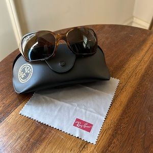 Like-new tortoise shell Ray-Ban sunglasses